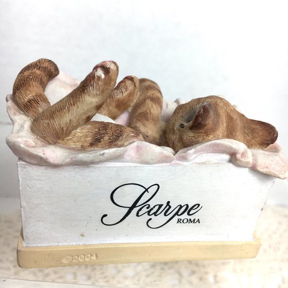 Cat Playfully Laying in A Scarpe Roma Shoe Box Figurine - Picture 3 of 9